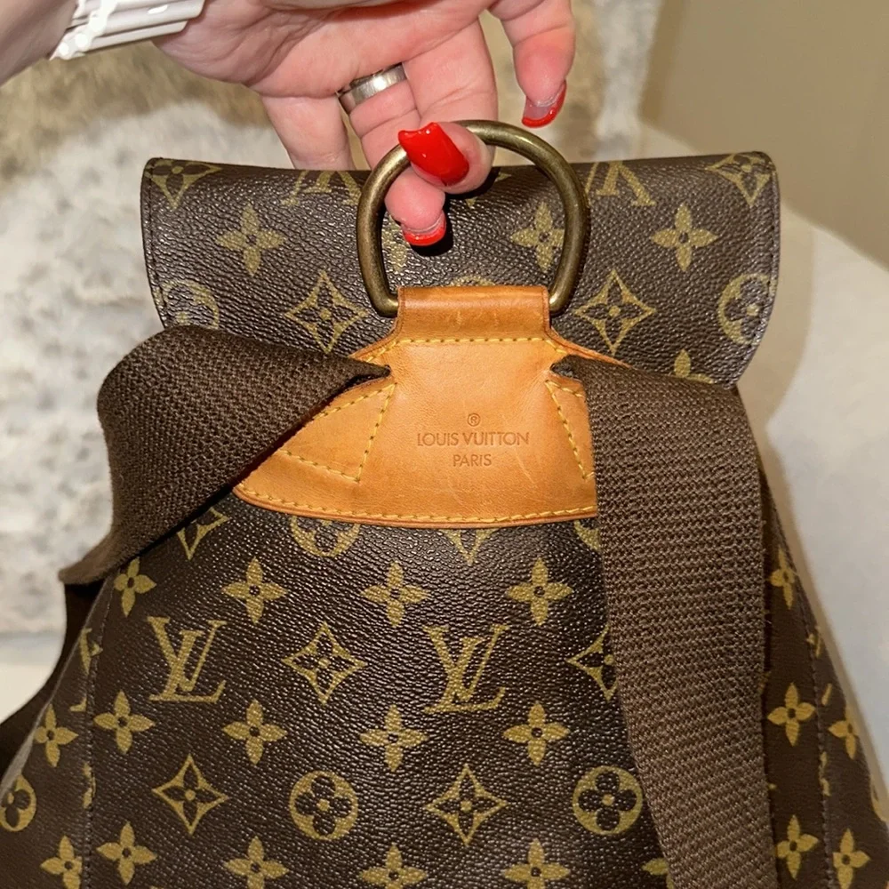 Louis Vuitton Montsouris GM Backback code MI0946